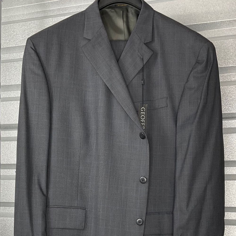 Suit by Geoffrey Beene size 54 Reg